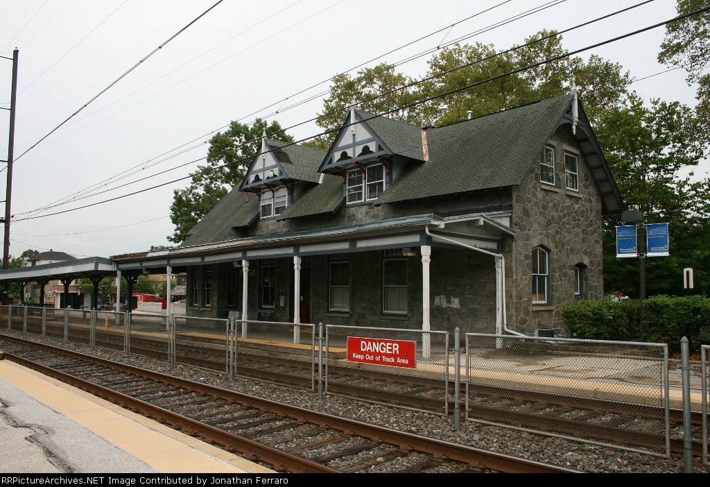 Swarthmore Station
